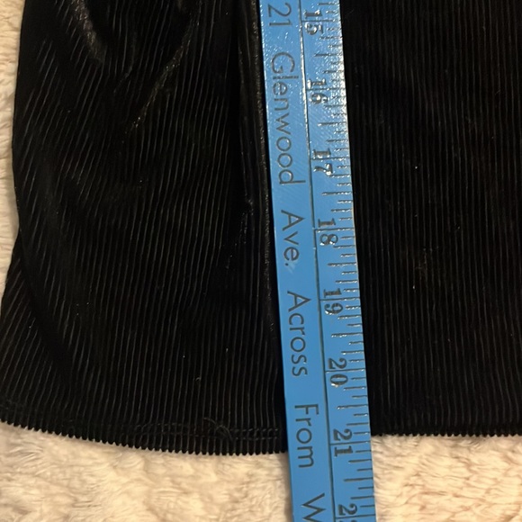 Savanna Jane NWT Gypsy Soul Black Velvet Embroidered V Neck Tie Front Crop Top L - Picture 9 of 9